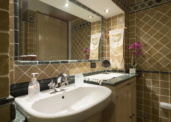 Romantic Lagoon - Canal View