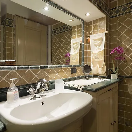 Romantic Lagoon - Canal View