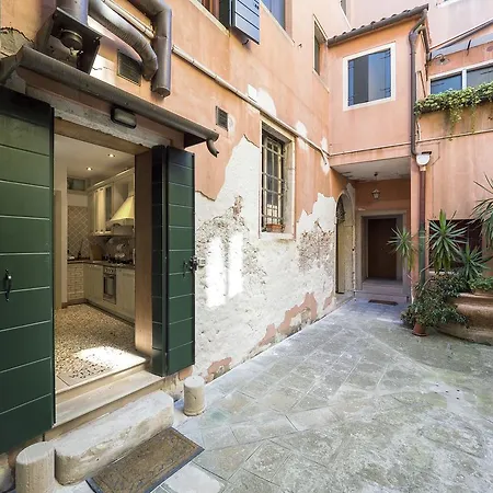 Romantic Lagoon - Canal View Apartment Venice
