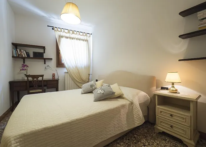 Romantic Lagoon - Canal View Apartment